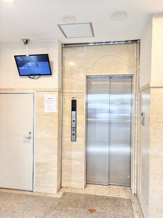 物件外観写真4　(エントランス部分)