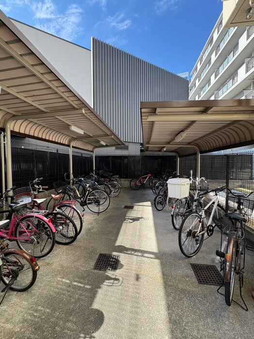 物件外観写真5　(駐輪場)