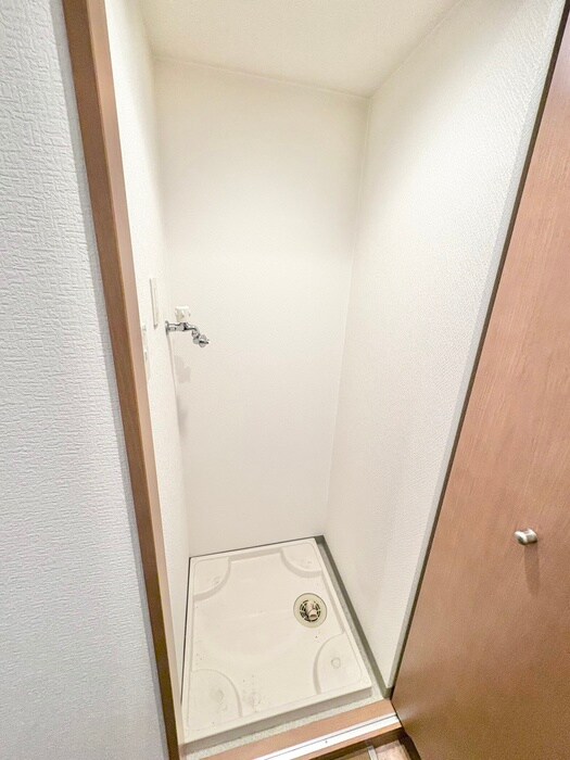 物件内観写真16　(洗濯機置場)