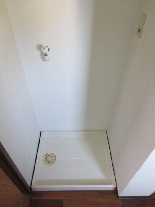 物件内観写真14　(洗濯機置場)