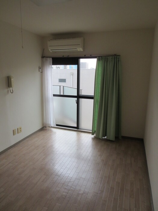 物件内観写真4　(居室)