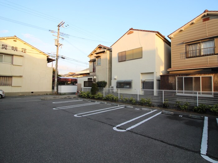 物件外観写真3　(駐車場)