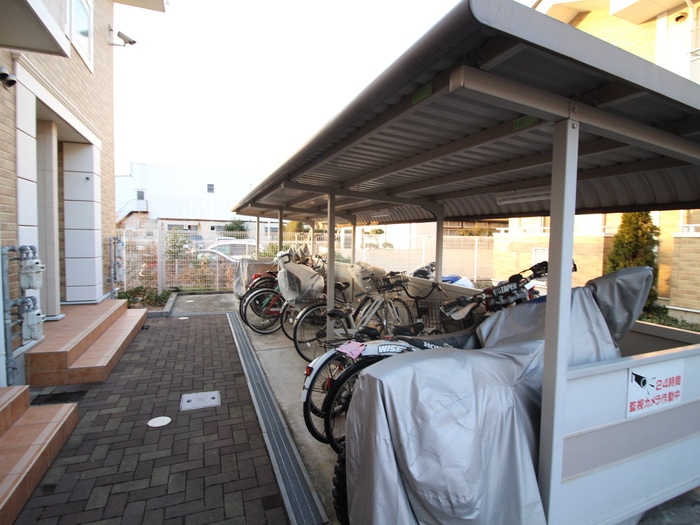 物件外観写真5　(駐輪場)