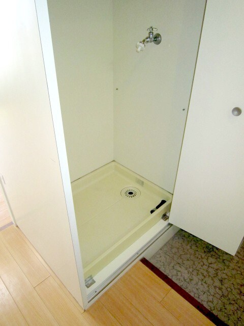 物件内観写真13　(洗濯機置場)