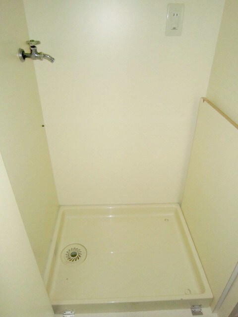 物件内観写真13　(洗濯機置場)