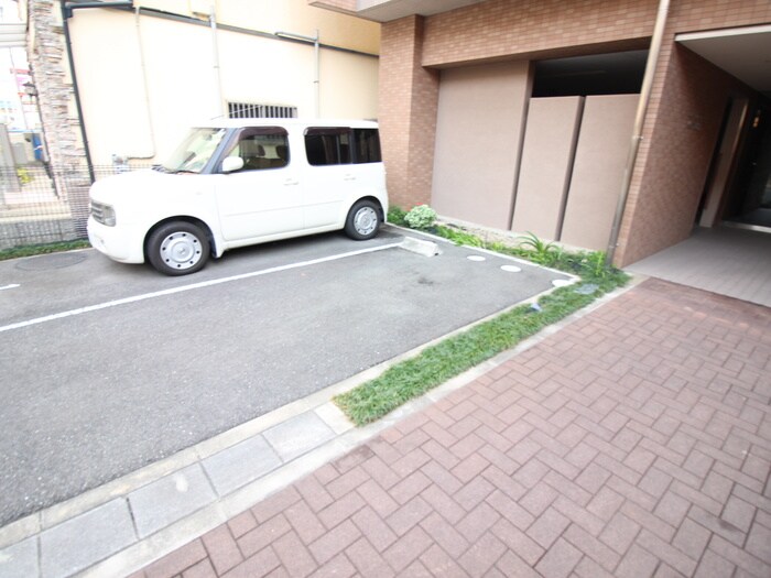 物件外観写真4　(駐車場)