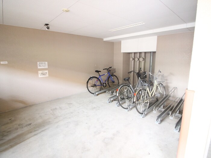 物件外観写真5　(駐輪場)