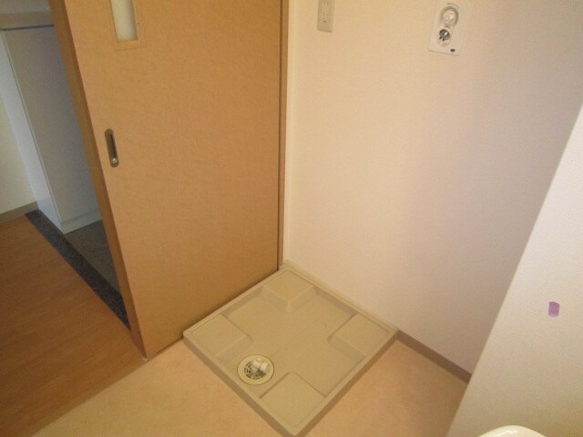 物件内観写真15　(洗濯機置場)