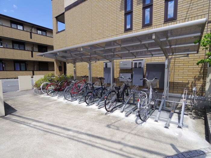 物件外観写真5　(駐輪場)