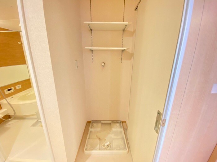 物件内観写真17　(洗濯機置場)