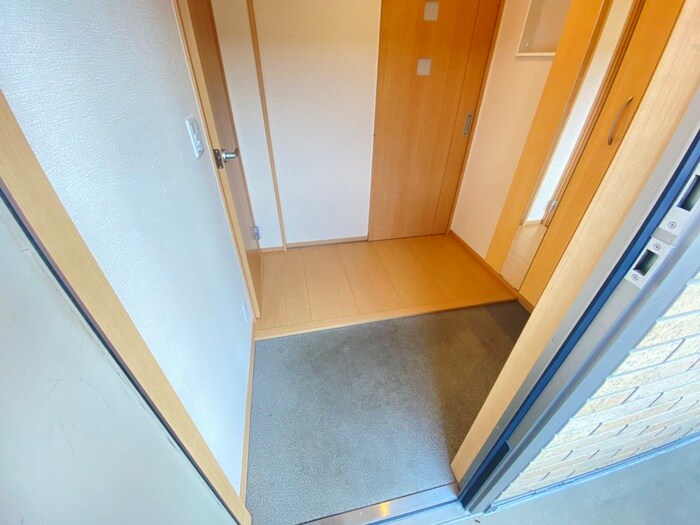 物件内観写真17　(玄関)
