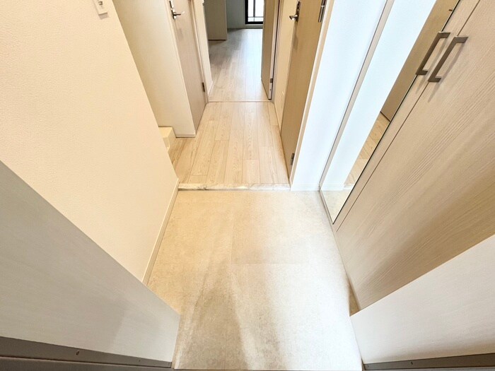 物件内観写真7　(玄関)