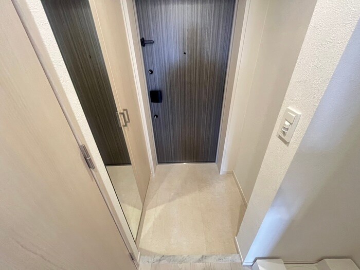 物件内観写真7　(玄関)