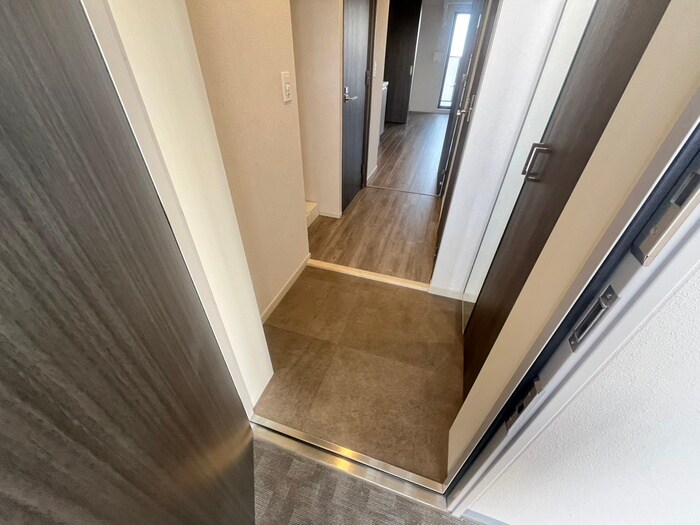 物件内観写真16　(玄関)