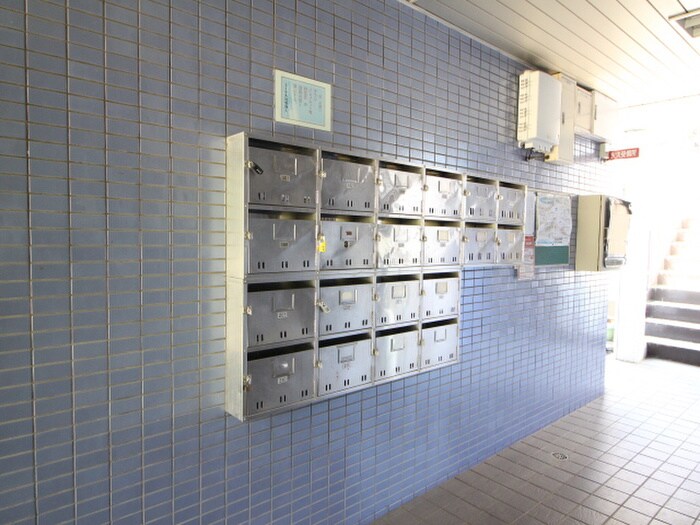 物件外観写真4　(エントランス部分)