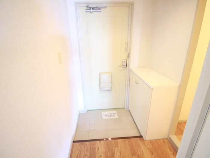物件内観写真16　(玄関)