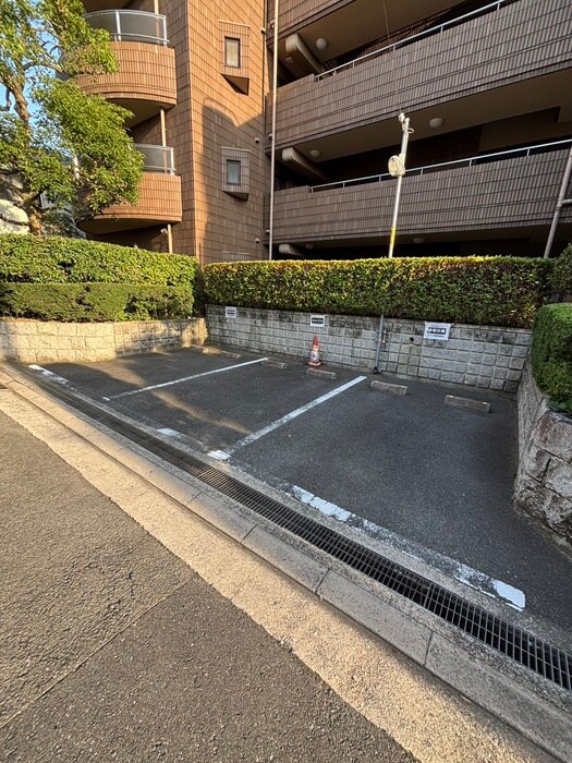 物件外観写真5　(駐車場)