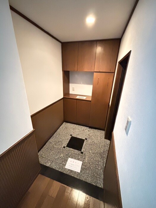物件内観写真13　(玄関)