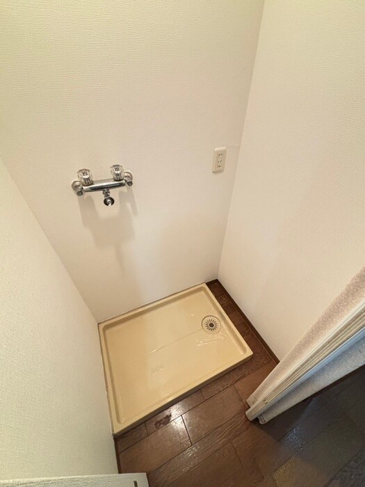 物件内観写真18　(洗濯機置場)