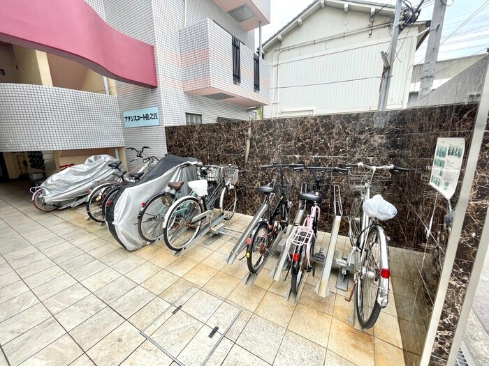 物件外観写真4　(駐輪場)