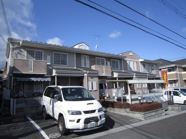 物件外観写真2　(駐車場)