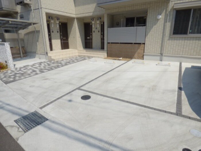 物件外観写真2　(駐輪場)