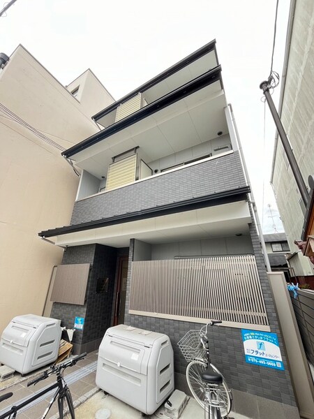 GRAND FIRST 鞍馬口外観写真