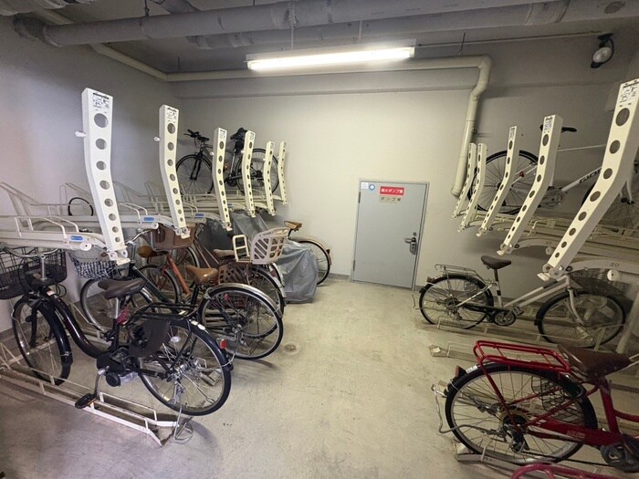 物件外観写真5　(駐輪場)