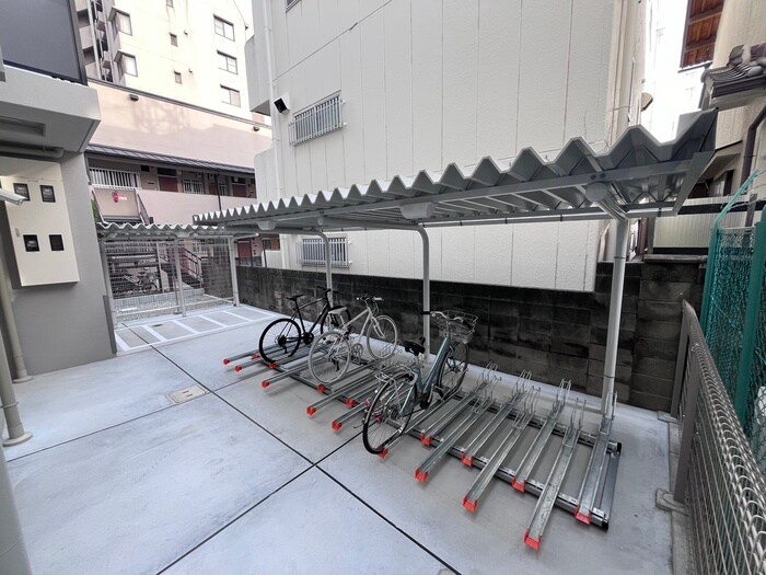 物件外観写真4　(駐輪場)