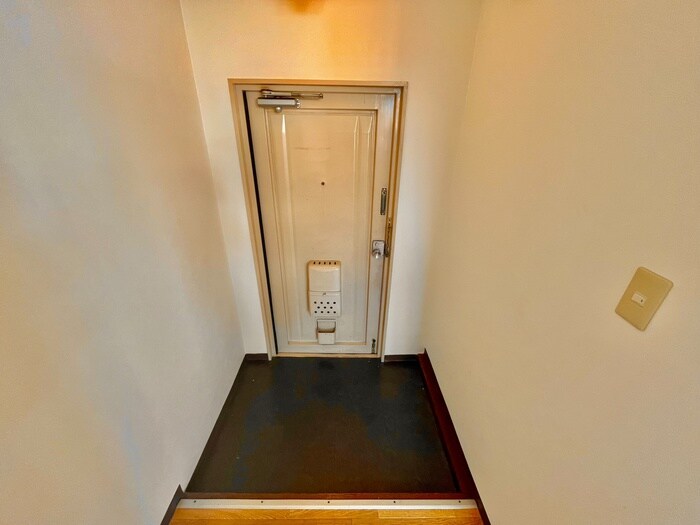 物件内観写真7　(玄関)