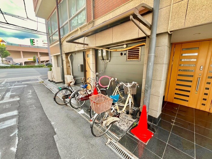 物件外観写真4　(駐輪場)