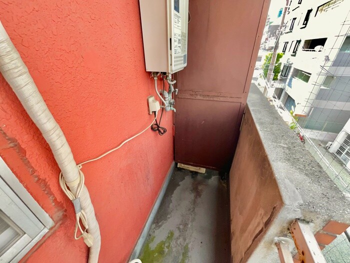 物件内観写真12　(洗濯機置場)