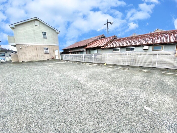 コスモハイツの駐車場