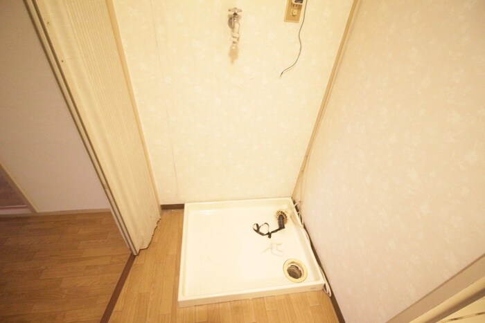 物件内観写真13　(洗濯機置場)