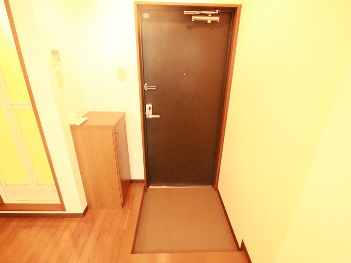 物件内観写真14　(玄関)