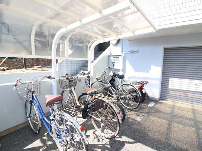 物件外観写真4　(駐輪場)