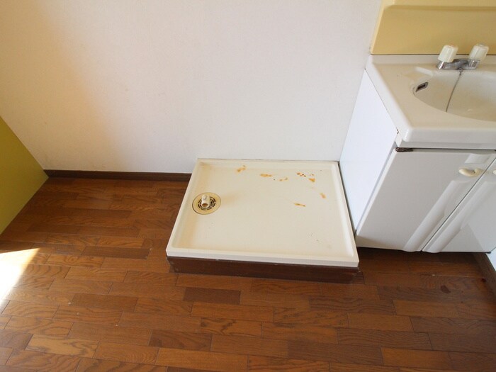 物件内観写真16　(洗濯機置場)