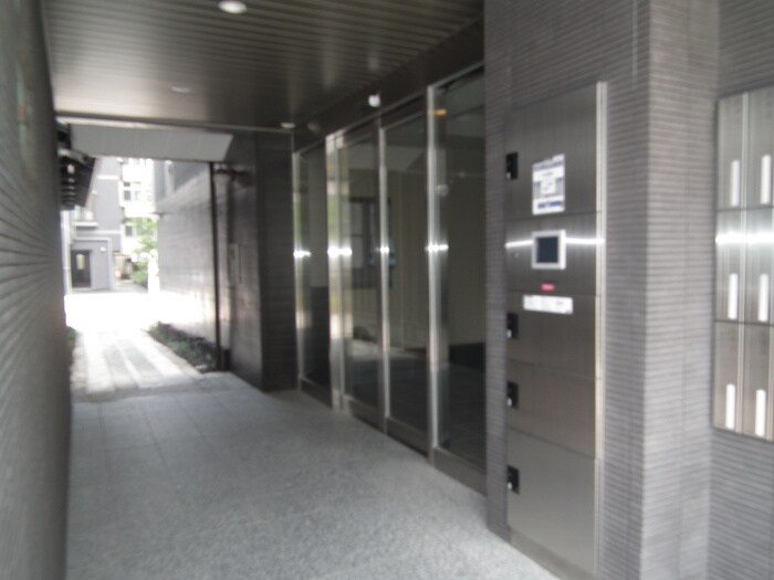 物件外観写真4　(エントランス部分)