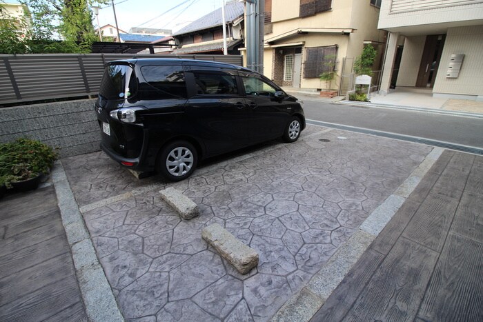 物件外観写真6　(駐車場)