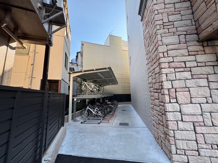 物件外観写真2　(駐輪場)