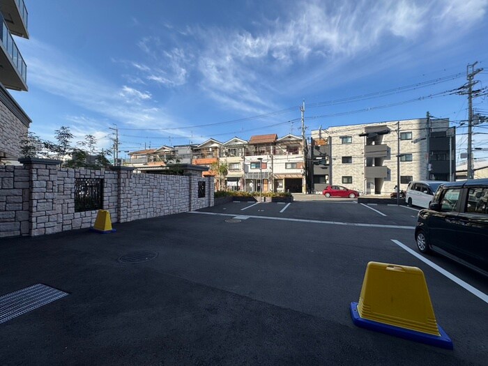 物件外観写真3　(駐車場)