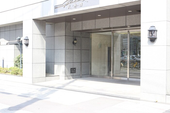 物件外観写真4　(エントランス部分)