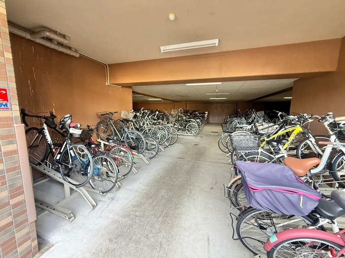 物件外観写真4　(駐輪場)