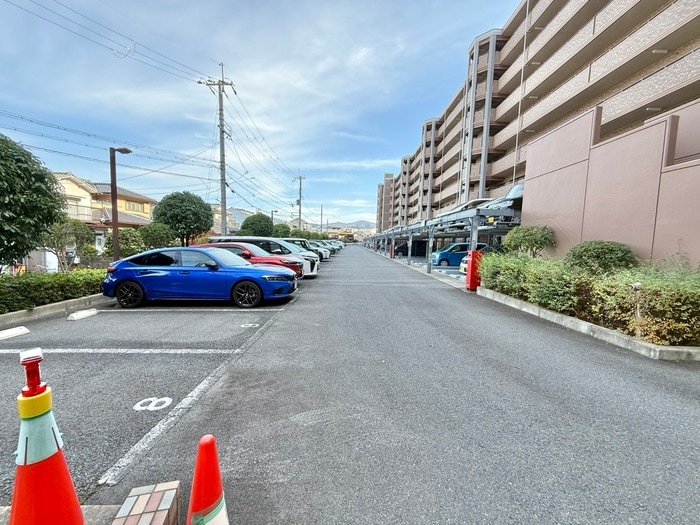 物件外観写真5　(駐車場)