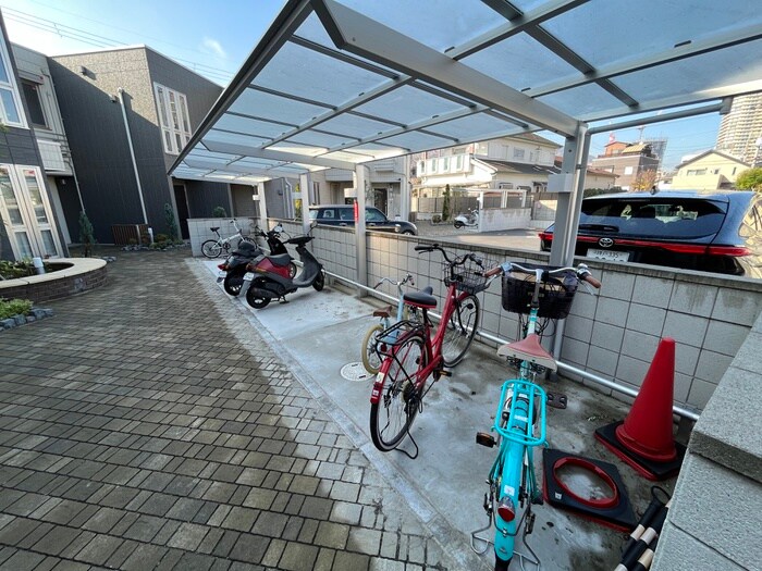 物件外観写真4　(駐輪場)