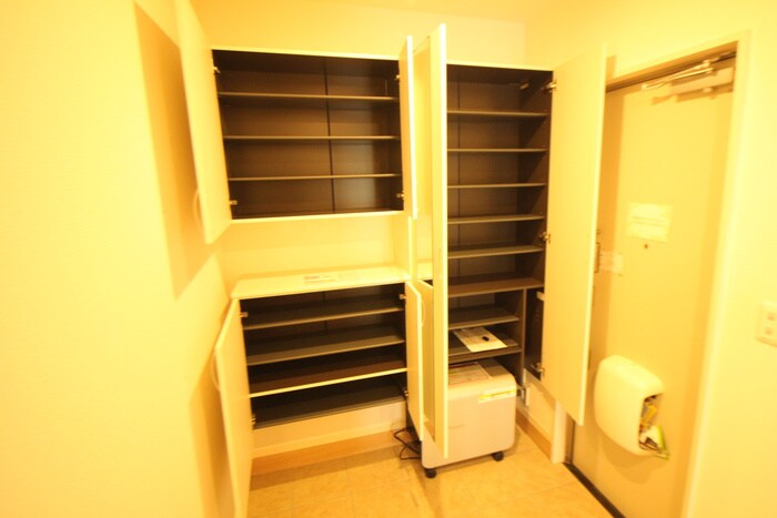 物件内観写真15　(靴箱)