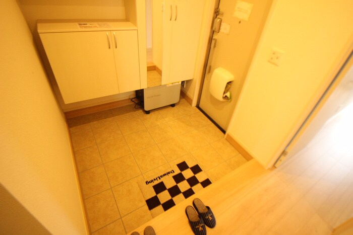 物件内観写真16　(玄関)