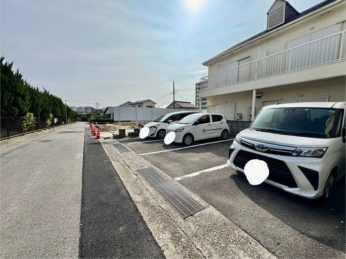 物件外観写真6　(駐車場)
