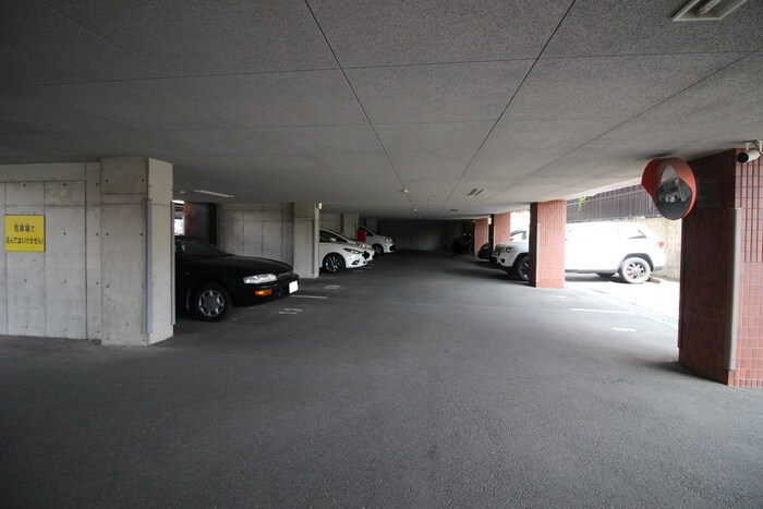 物件外観写真4　(駐車場)