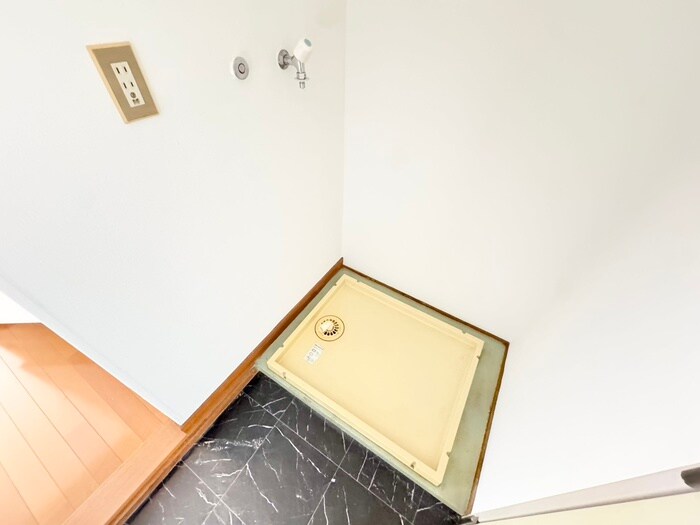 物件内観写真13　(洗濯機置場)